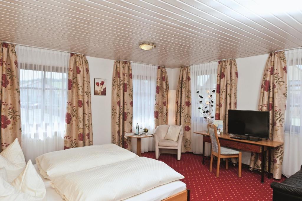 Hotel Landgasthof Kranz Huefingen Exterior photo