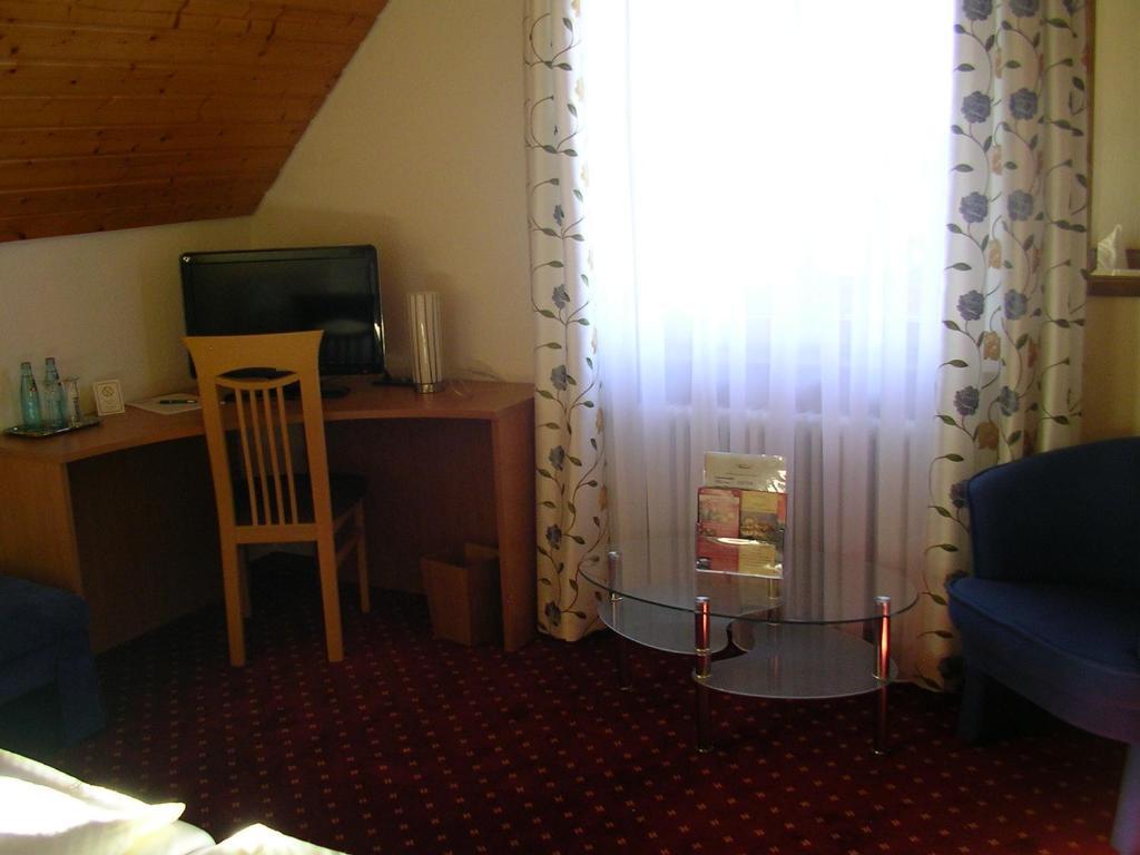 Hotel Landgasthof Kranz Huefingen Room photo